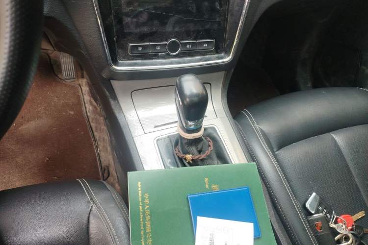 Used Roewe RX5 2019 20T Two-Wheel Drive Automatic 4G Connected Platinum Edition Gear Lever