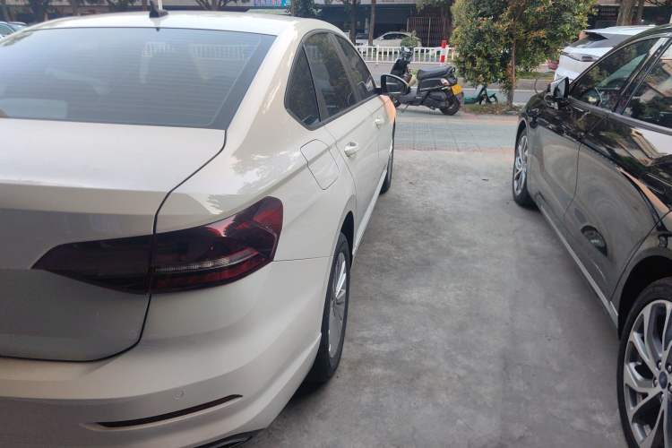 Used Volkswagen Lavida 2022 1.5L Automatic Comfort Edition Right Rear Taillight