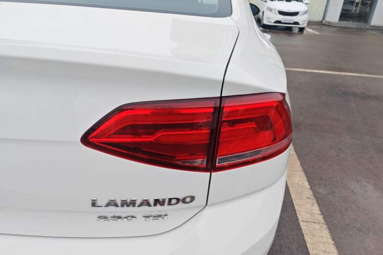 Used Volkswagen Lamando 2015 230TSI DSG Fashion Edition
