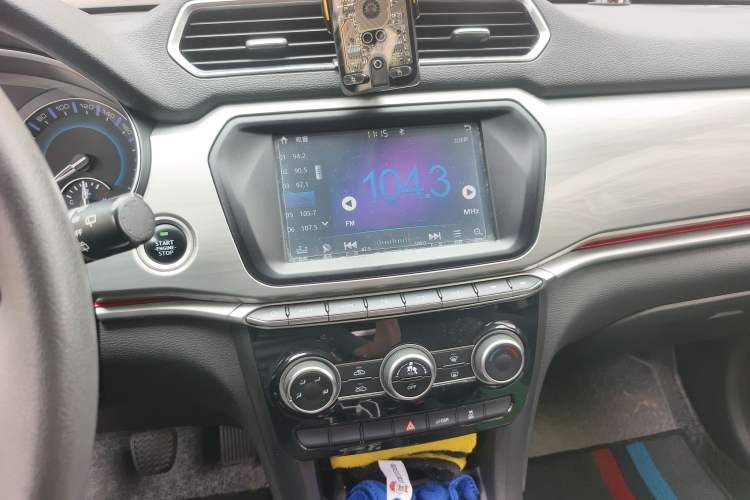 Used Haval H2 2018 Chuanxiang Edition Blue Badge 1.5T Manual Two-Wheel Drive Fashionable Model