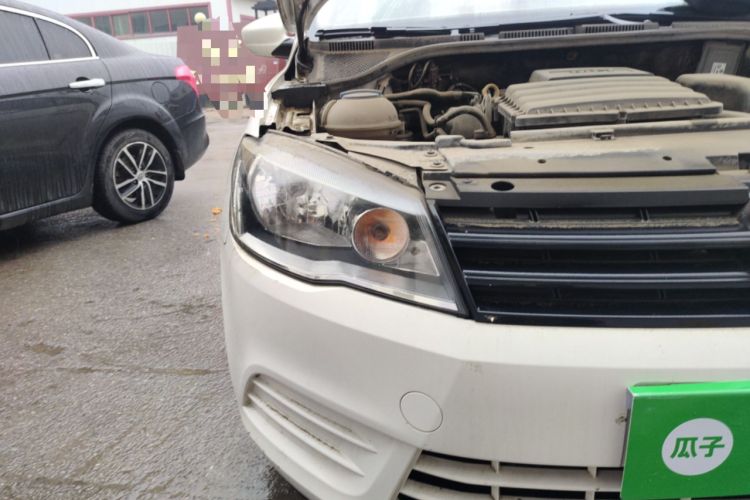 Used Volkswagen Jetta 2015 Value Edition 1.6L Manual Fashionable Style Right Front Headlight