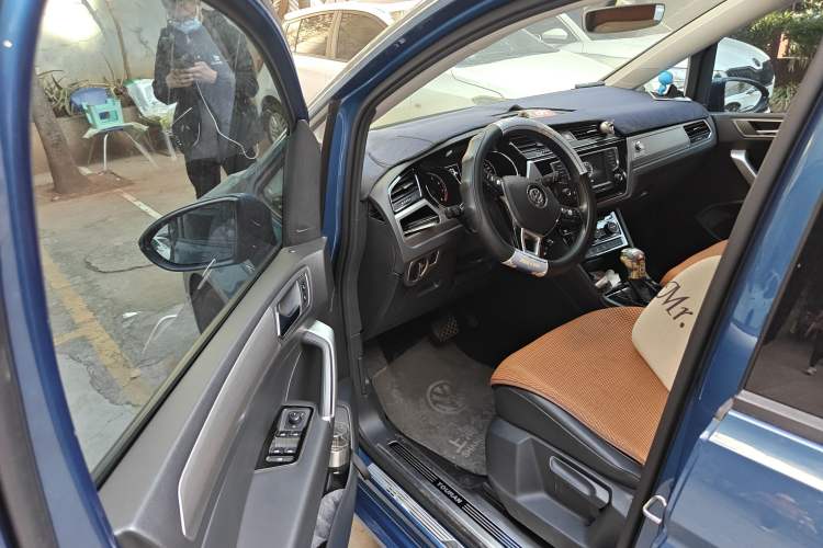 Used Volkswagen Touran 2016 Volkswagen Touran L 280TSI DSG Comfort Edition