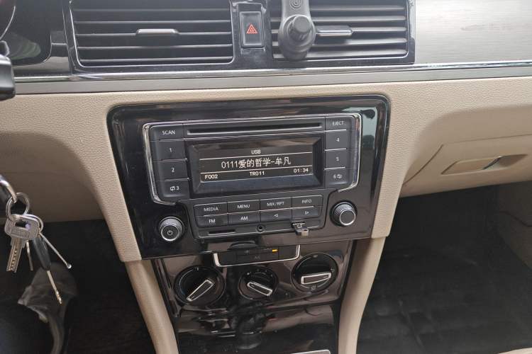 Used Volkswagen Bora 2014 1.6L Manual Comfort Model Audio And AC Panel