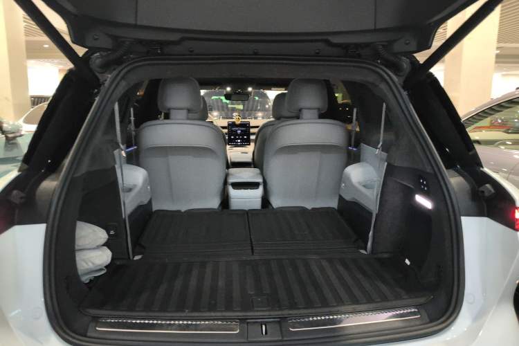 Used Nio ES8 2024 75 kWh Executive Edition Trunk