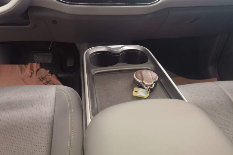 Used Bestune Yueyi 03 2025 565km Premium Edition Gear Lever