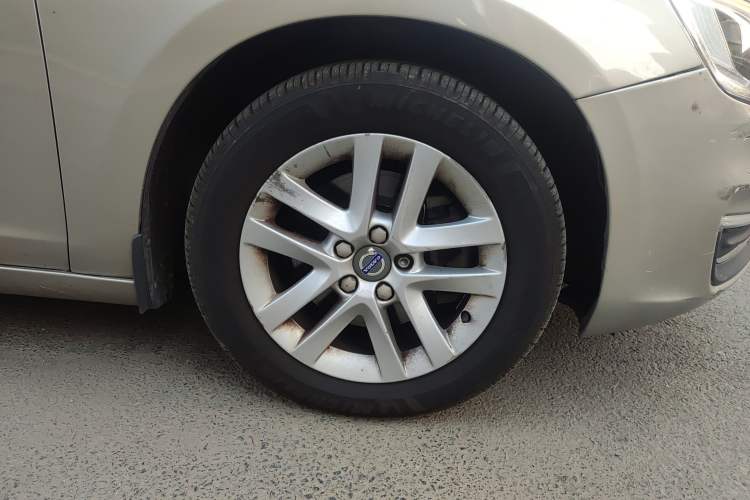 Used Volvo S60 2016 S60L T3 Smart Drive Edition Right Front Wheel Hub