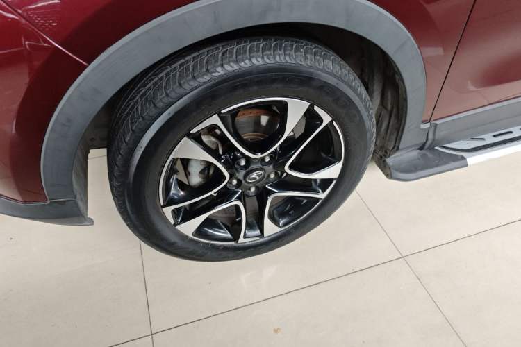 Used Soueast DX7 2015 1.5T Automatic Elite Model Left Front Wheel Hub