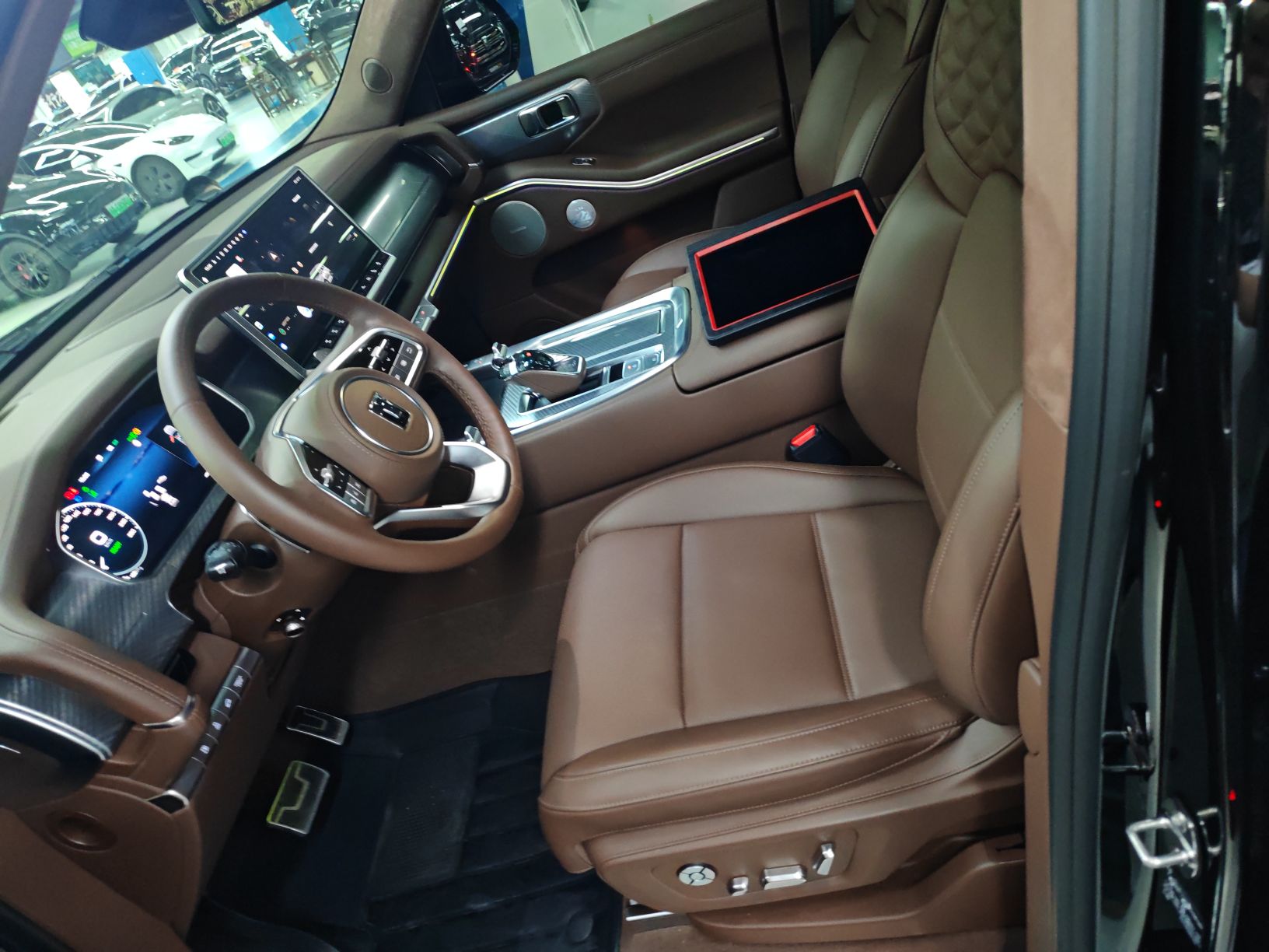 المقاعد الأمامية داخل السيارة