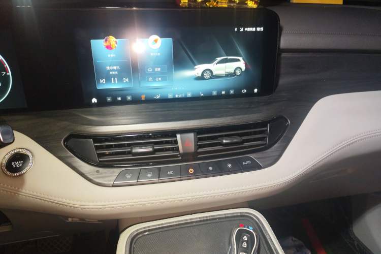 Used Ford Equator 2023 EcoBoost 225 Premier 7-Seater (2/3/2) Audio And AC Panel