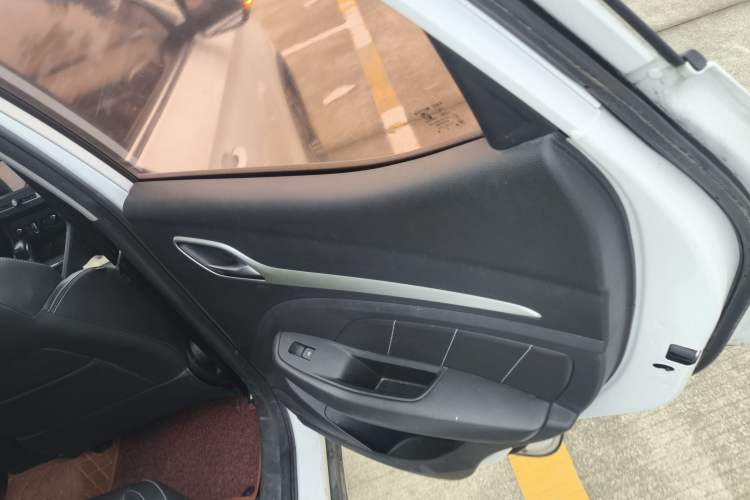 Used MG ZS 2018 1.5L Automatic Luxury Edition China V Standard Interior 3