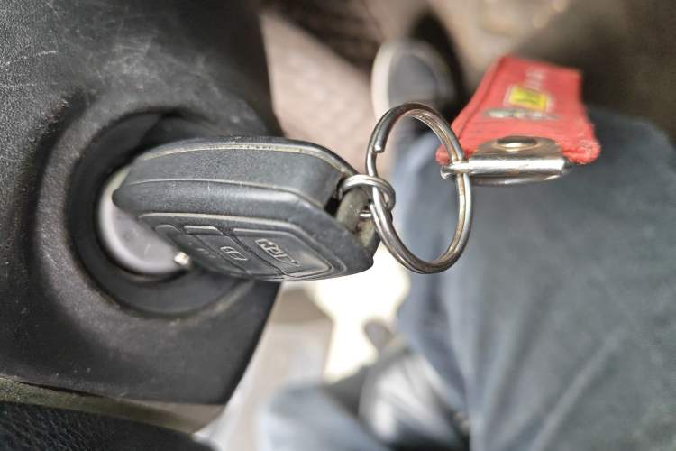 Used Ford Transit 2019 2.0T Gasoline Automatic Multi-Function Commercial Vehicle Short Wheelbase Low Roof 6-Seater China VI Standard Vehicle Key