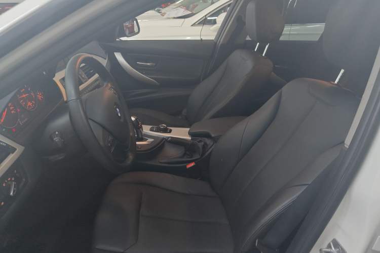 Used BMW 3 Series 2015 320i Luxury Line Stylish Edition