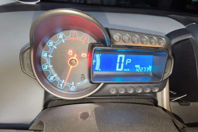 Used Chevrolet Aveo Sonic 2013 Sedan 1.4L Automatic with Sunroof