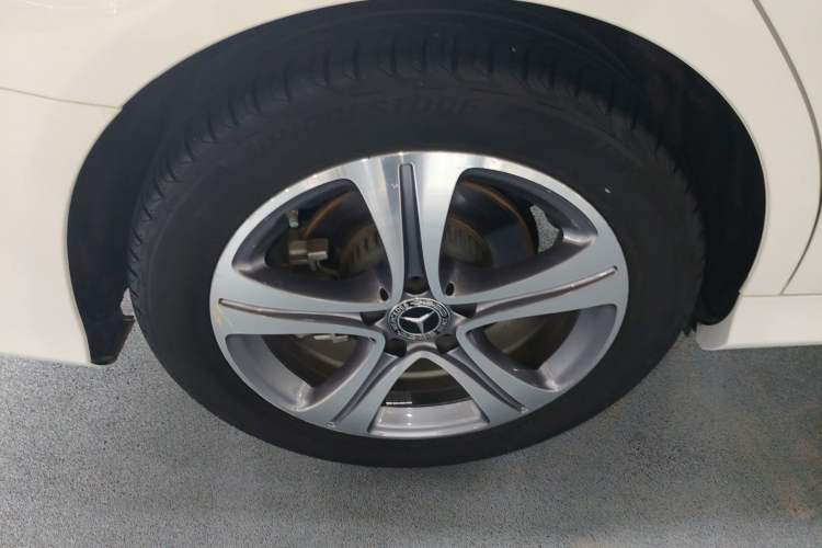 Used Mercedes-Benz C-Class 2020 Restyled C 260 L Sport Edition Right Rear Wheel Hub