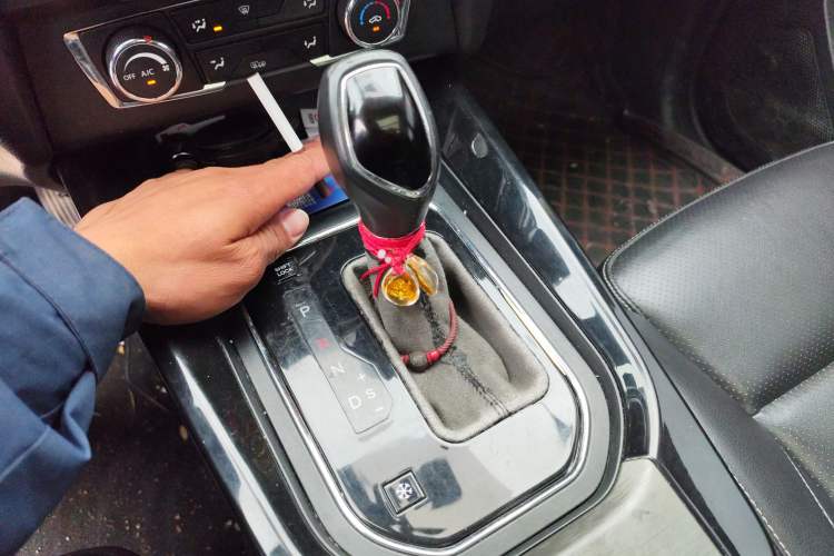 Used Dongfeng Fengon S560 2018 1.8L CVT Prestige Model Gear Lever