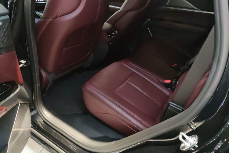 Used Cadillac XT5 2025 2.0T Platinum Edition
