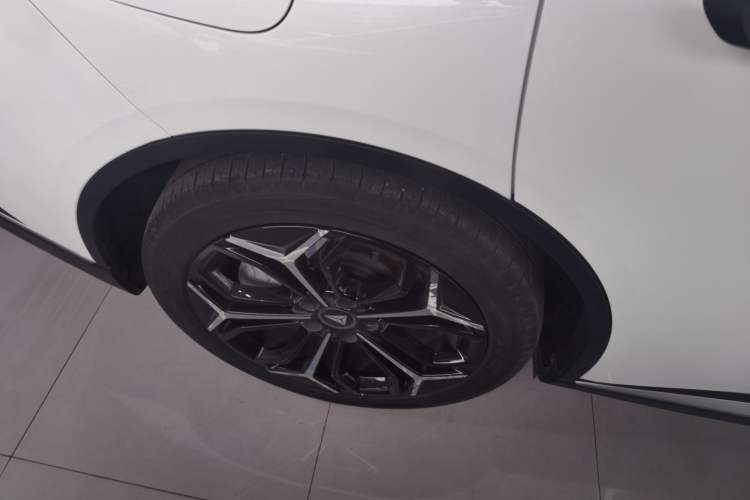 Used Deepal SL03 2023 200Max Range-Extended Version Right Rear Wheel Hub