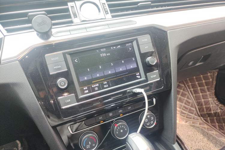 Used Volkswagen Magotan 2019 330TSI DSG Leading Model China VI Standard Audio And AC Panel