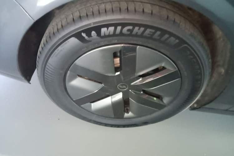 Used Li Auto MEGA 2024 Ultra Model Exterior 8