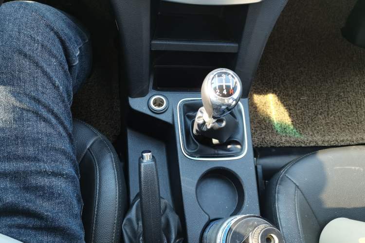 Used JMC Yuhu 3 2018 2.5T Diesel Two-Wheel Drive Advanced Version with Long Wheelbase
