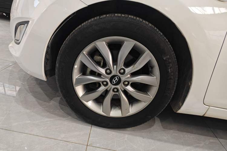 Used Hyundai Elantra (5th Generation / Langdong) 2015 1.6L Automatic Fashion Model Left Front Wheel Hub