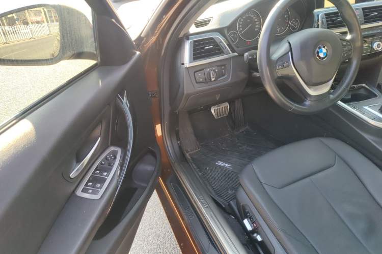 Used BMW 3 Series 2016 320i Fashion Model

