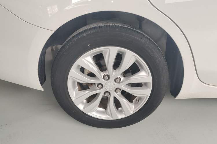 Used Buick GT 2021 Revised Version Flagship 1.5L Automatic Elite Edition Right Rear Wheel Hub
