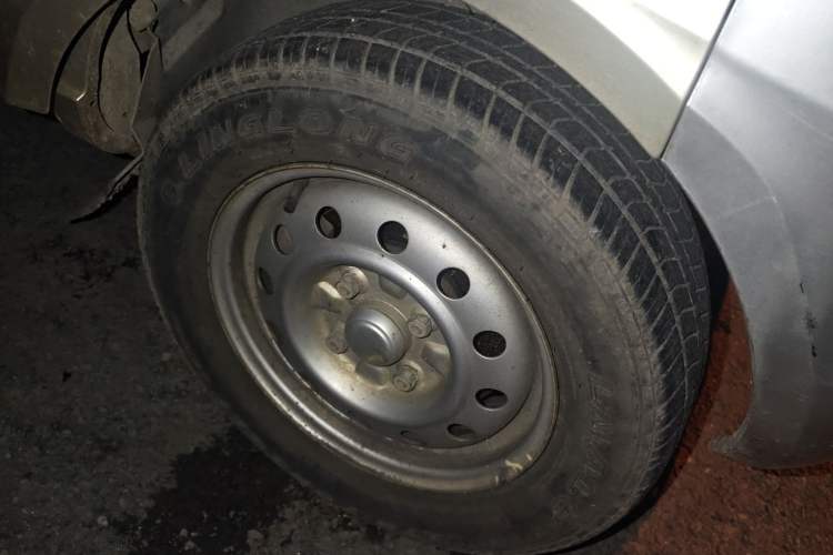 Used Wuling Rongguang 2011 1.2L Base Version Right Front Wheel Hub