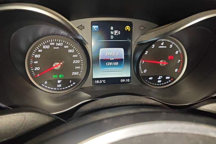 Used Mercedes-Benz C-Class 2015 Facelift C 200 L Odometer Close Up