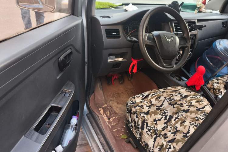 Used Wuling Rongguang V 2015 1.5L Base Version