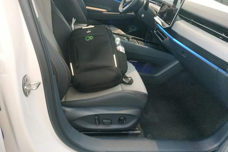 Used Volkswagen ID.7 VIZZION 2024 AIR model Right Front Seat