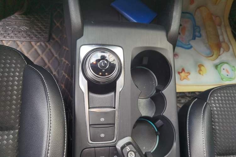 Used Ford Focus 2020 Sedan EcoBoost 180 Automatic Trend Edition Gear Lever