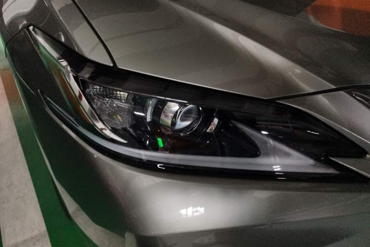 Used Lexus ES 2020 300h Premier Edition Right Front Headlight