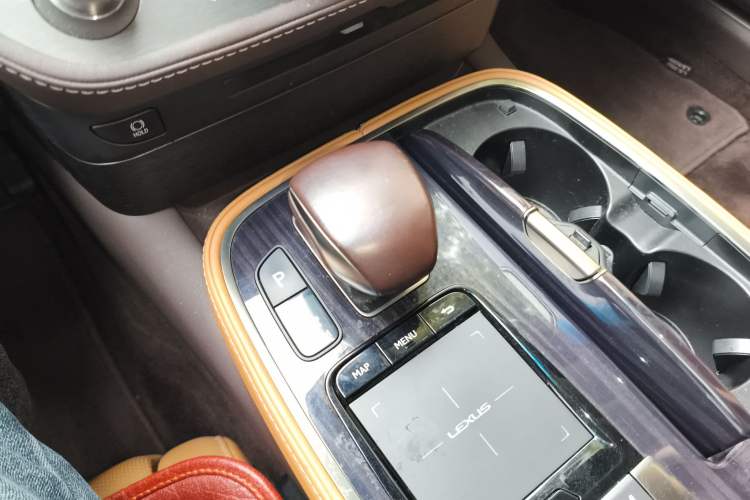 Used Lexus LS 2020 500h Excellence Edition China VI standard Gear Lever