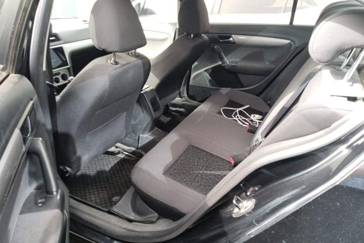 Used Volkswagen Lavida 2013 Revised Classic 1.6L Manual Fashion Edition
