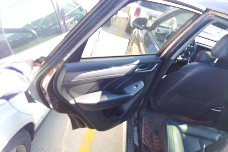 Used Roewe RX5 2019 20T Two-Wheel Drive Automatic Ali Smart Connectivity Platinum Edition
