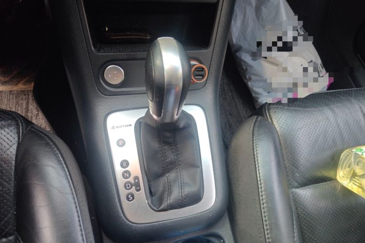 Used Volkswagen Tiguan 2015 1.8TSI Automatic All-Wheel-Drive Luxury Model Gear Lever