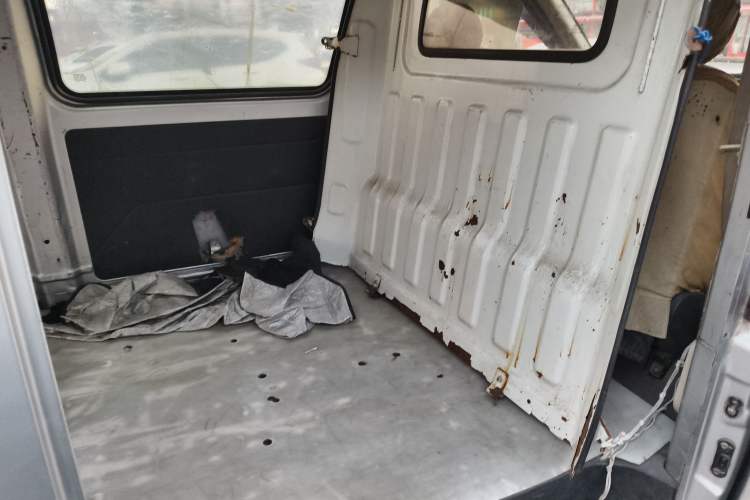 Used CHANGAN KAICHENG Ruixing M80 2018 1.5L Base Model Van Semi-Blind Window Flat Roof Rear-Hinged Doors 4G15S