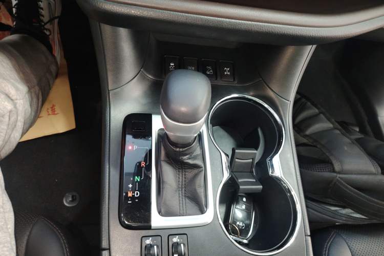 Used Toyota Highlander 2018 2.0T Four-Wheel Drive Luxury Version 7 Seats China VI Standard