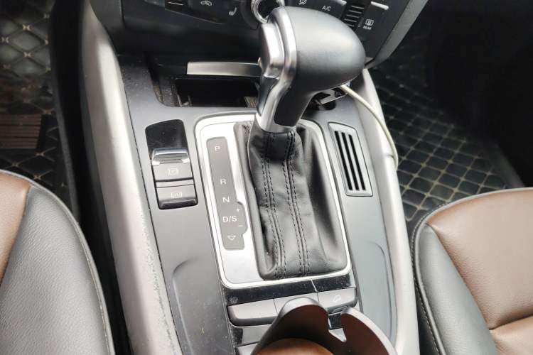 Used Audi Q5 2017 40 TFSI Ambition Edition Gear Lever
