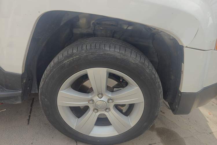 Used Jeep Patriot 2014 2.0L Sport Enhanced Edition Right Front Wheel Hub