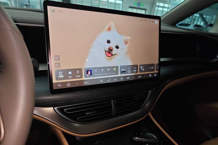 Used Denza D9 2022 DM-i 970 Four-Wheel Drive Prestige Model Audio And AC Panel