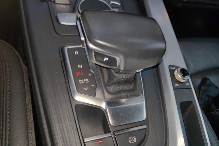 Used Audi A4L 2019 40 TFSI Fashion Edition China VI Emission Standard
