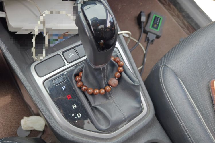 Used Hyundai ix25 2015 1.6L Automatic Two-Wheel Drive Smart GLS Trim Gear Lever