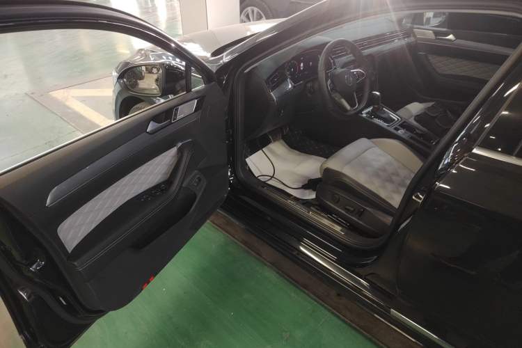 Used Volkswagen Magotan 2023 2 Million Units Limited Edition 330TSI DSG Leading Version