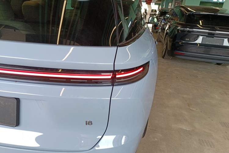 Used Li Auto i8 2025 Model Standard Version
