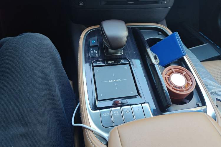 Used Lexus LS 2020 500h Excellence Edition China VI standard Gear Lever