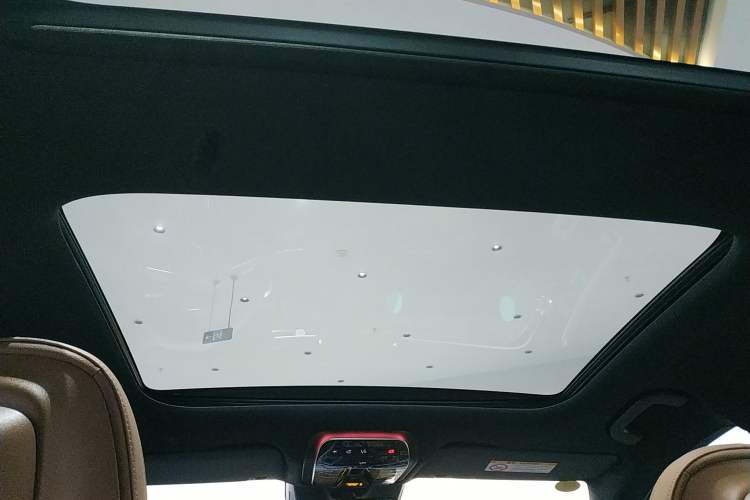 Used Mercedes-Benz E-Class New Energy 2024 E 350 e L Plug-in Hybrid Sedan
