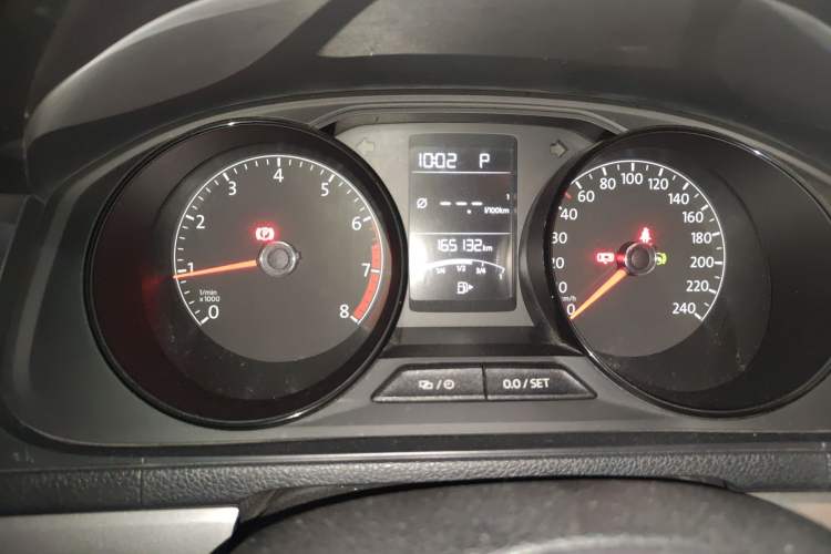 Used Volkswagen Lavida 2015 1.6L Automatic Fashion Edition Odometer Close Up