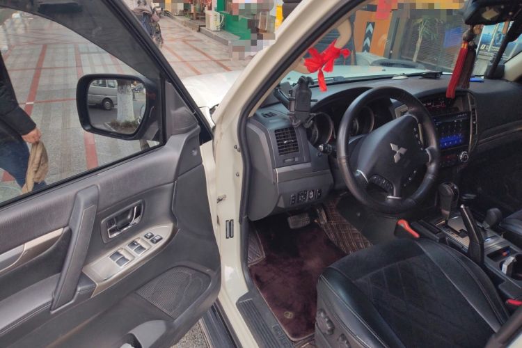 Used Mitsubishi Pajero 